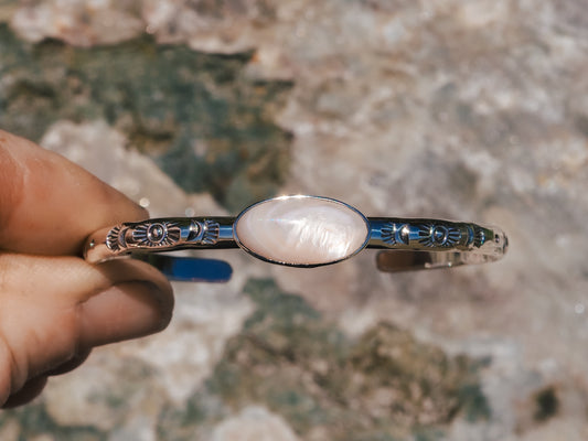 Freshwater Shell Cuff (5.5 Inch)